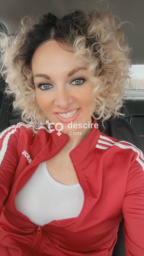 Sexy mama ready for papa