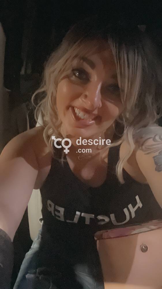 Sexy mama ready for papa