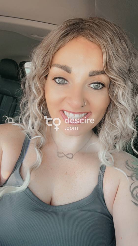 Sexy mama ready for papa