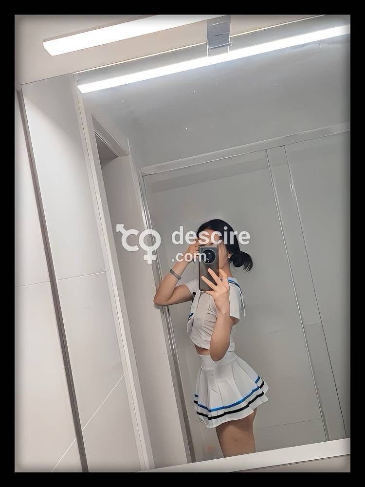 Susan Q china asiática oriental joven traviesa guapa