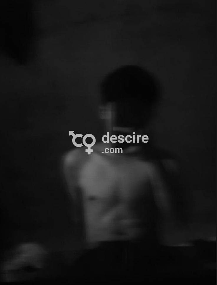 Hombre joven de 21 años, ofrece servicio compañia a damas (solo para damas)