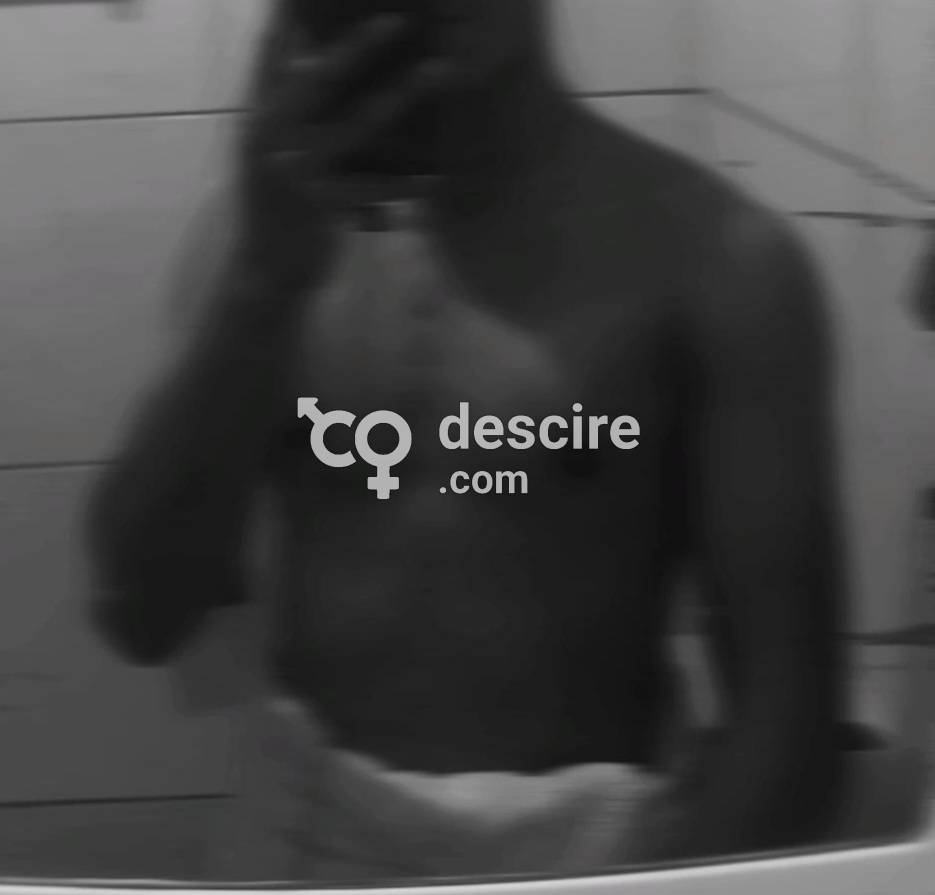 Hombre joven de 21 años, ofrece servicio compañia a damas (solo para damas)