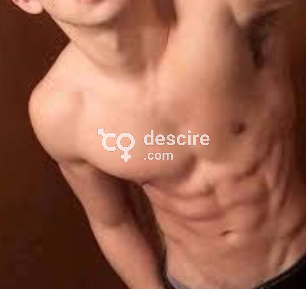 Hombre discreto heterosexual para complacer parejas con curiosidades.