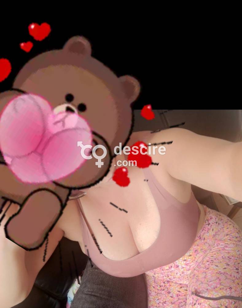 Madurita bella amable dama de compañía