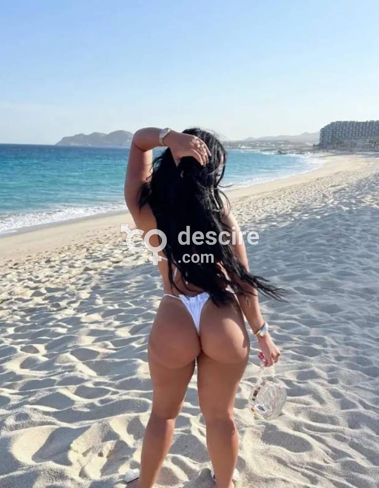 Romi una Latina fiestera