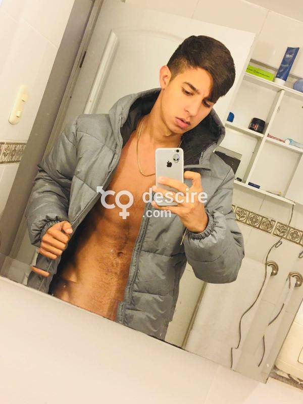 LATINO JOVEN MATEO FIESTERO Y CALIENTE