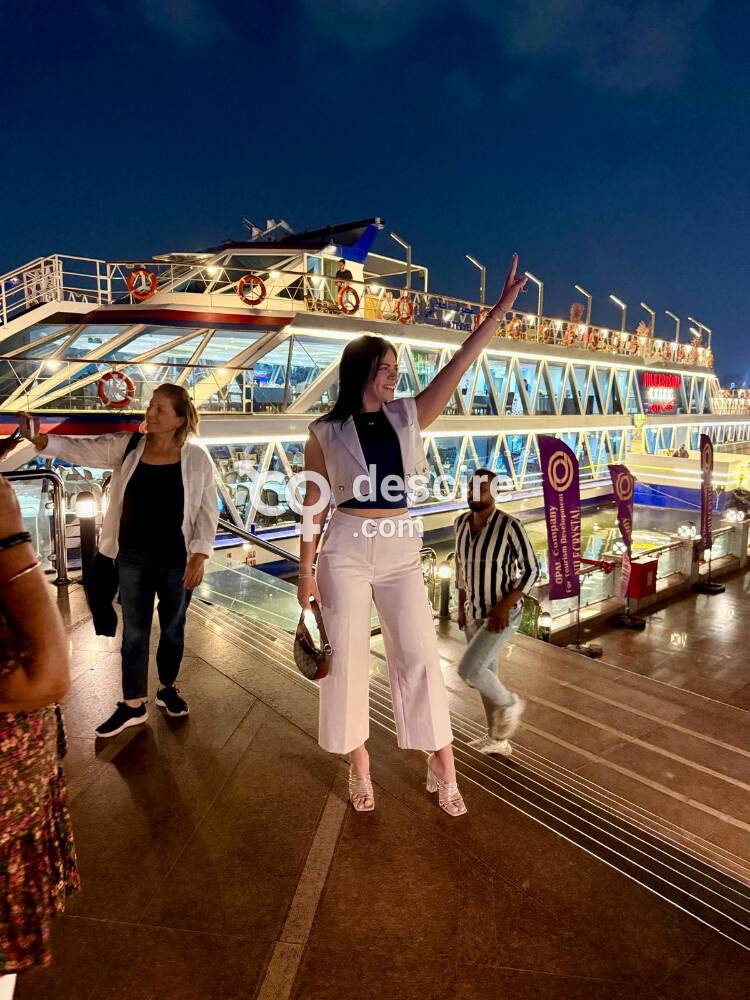 VENEZOLANA MORENAZA 24H