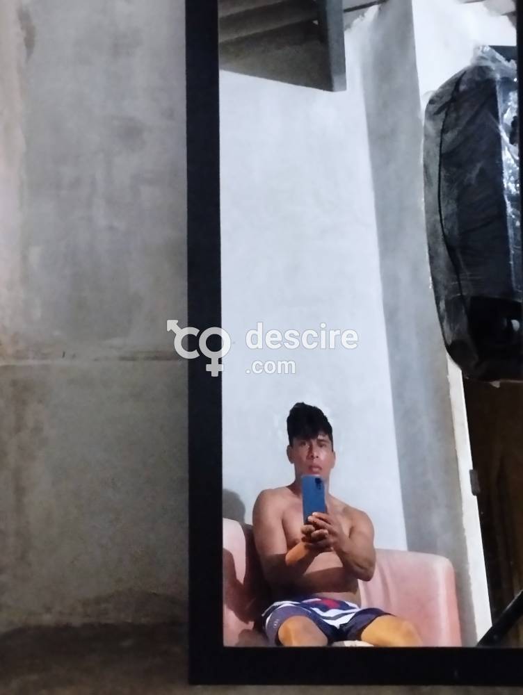 Mi nombre es Sebastián y hago servicio presencial y también vendo contenido y hago servicios virtuales