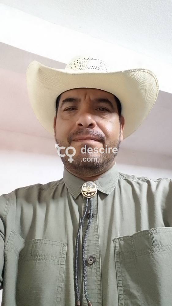 Activo Maduro de 40 años ofrezco sexo por dinero