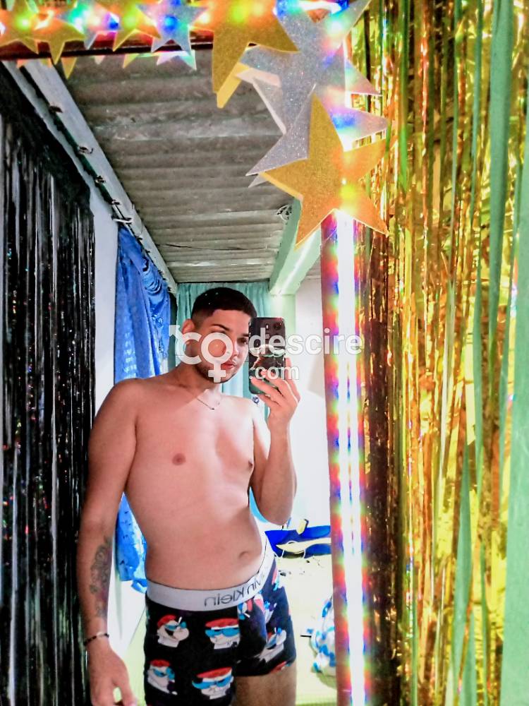 Chico caliente versátil atiendo chicos y parejas