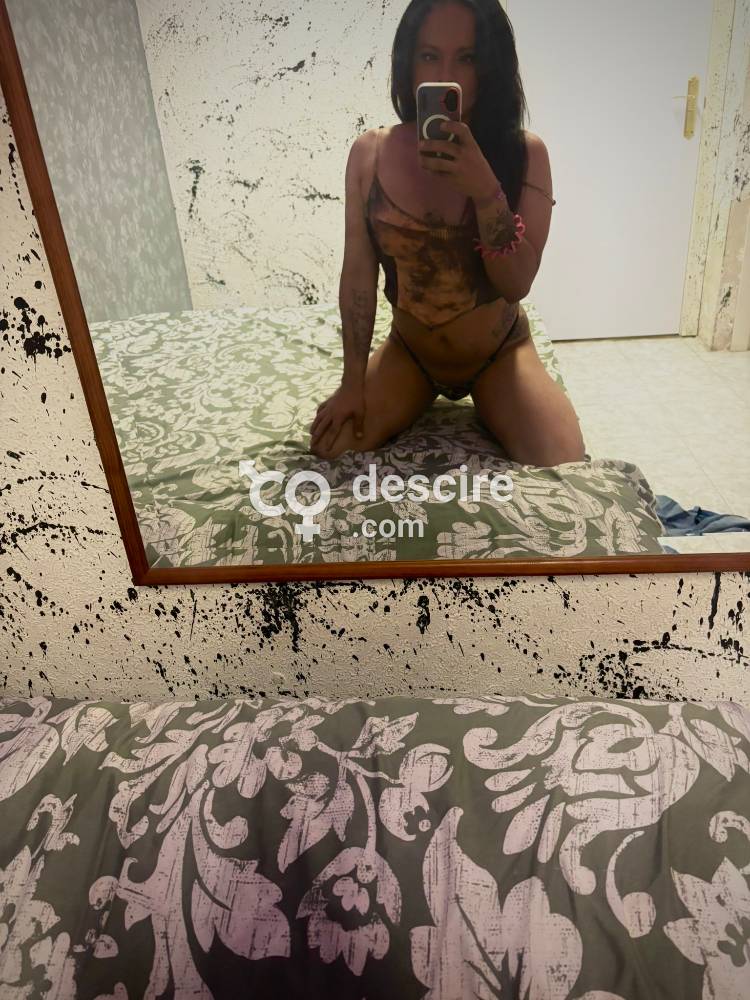 FEMENINA VERSÁTIL Y SIEMPRE CON EL RABO DURO