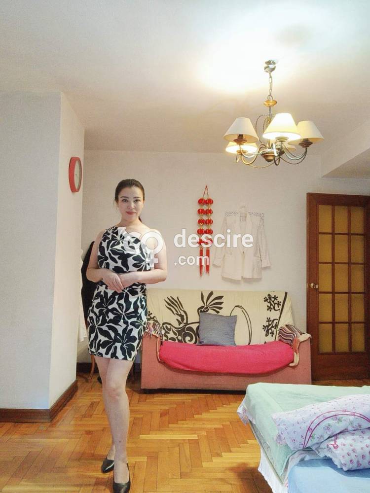 漂亮的亚洲女孩在Vigo