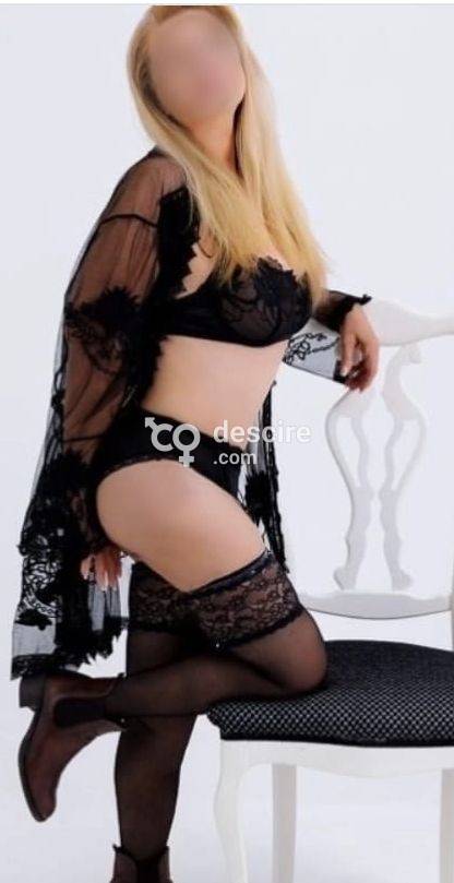 La secretaria Alemana madurita más famosa de Ibiza zona Figuereta