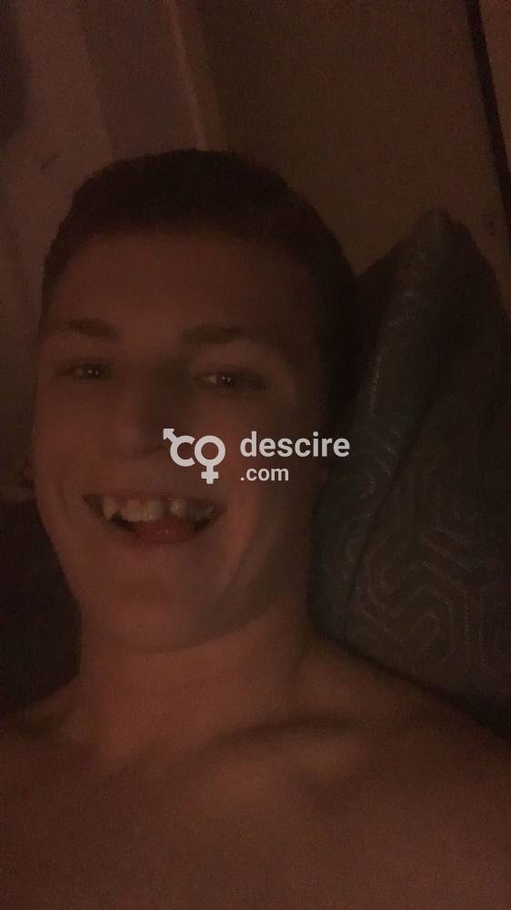 Looking for a single or group of females or  couples to have regular fun or a good fun time