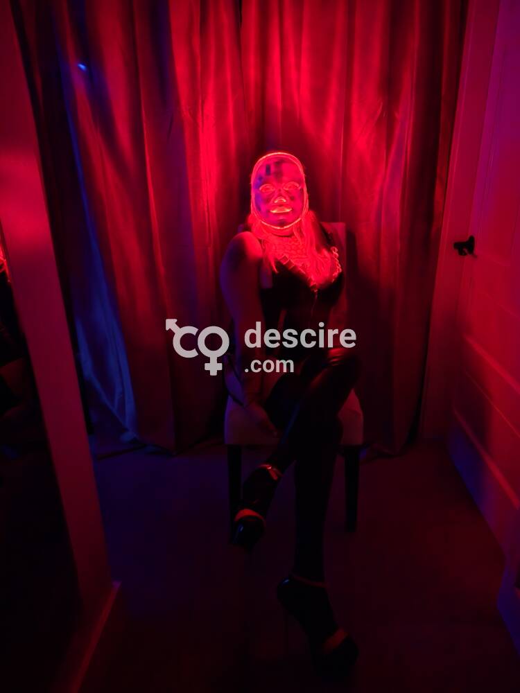 Transexual with tits ass and throbbing 7X4.5UC cock ready for u str8 men