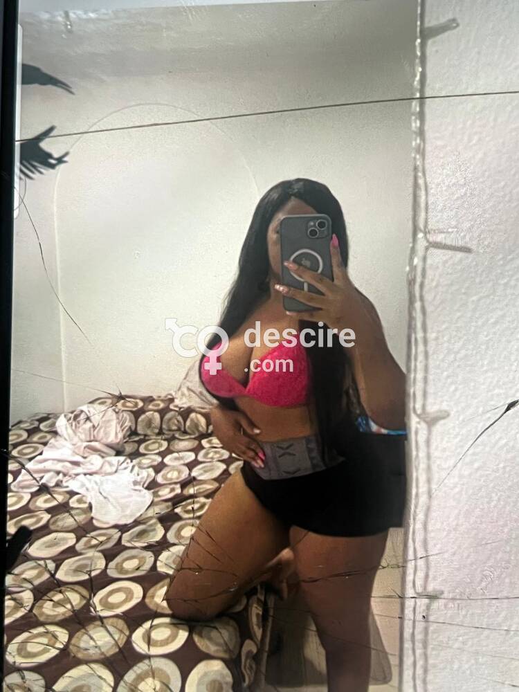 Mia morena colombiana exótica en Salt,  Girona