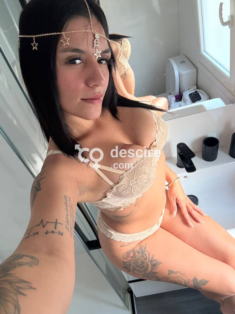 Hola mis amores, me llamo Sofia , como podrás ver en mis fotos soy una diosa de ébano dispuesta a cumplir todas tus fantasías, me encanta complacer y