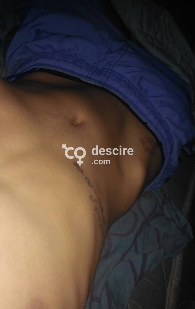 Flaco cachondo con pene de buen tamaño