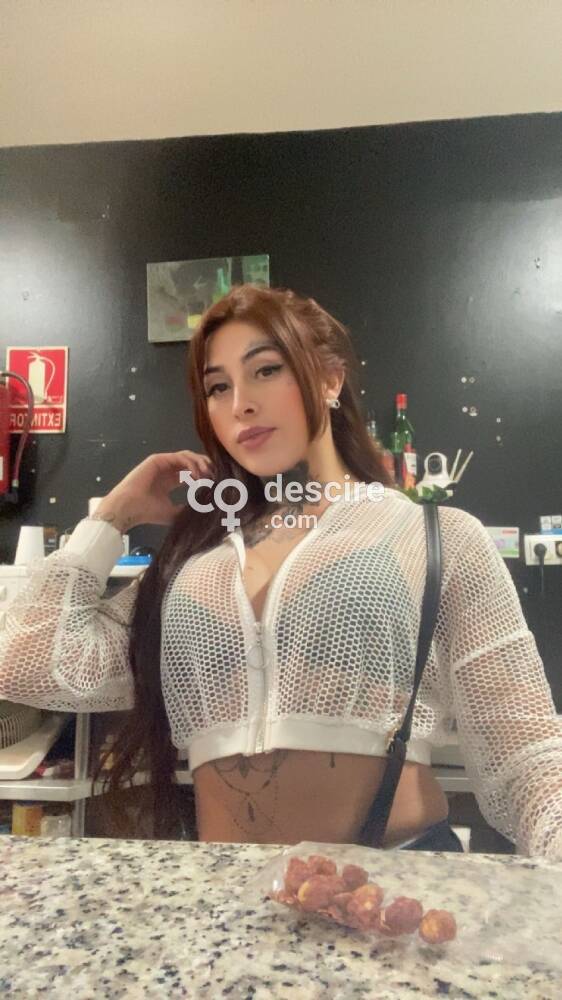 Hermosa mujer trans latina súper caliente cachonda esperando por ty
