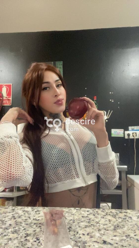 Hermosa mujer trans latina súper caliente cachonda esperando por ty