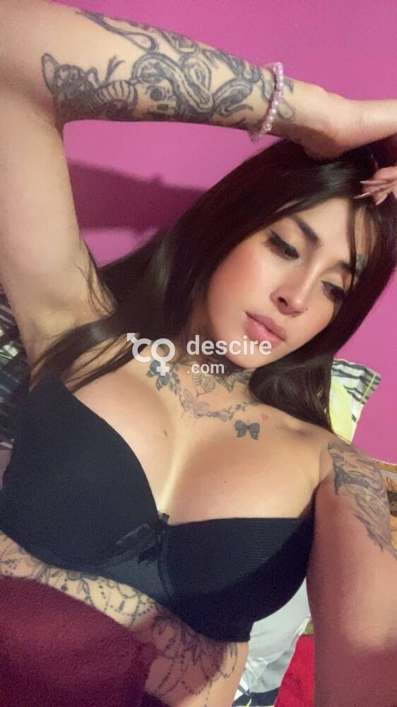 Hermosa mujer trans latina súper caliente cachonda esperando por ty