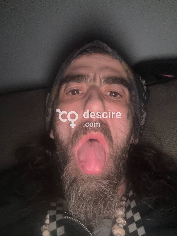 Marginal tattoo artist, devoted Shagger