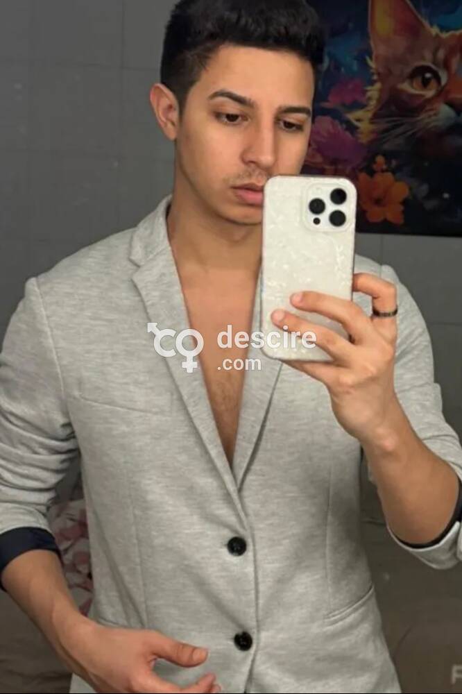 Mateo chico joven con ganas de pasarlo bien con chicos masajs - Valencia - España