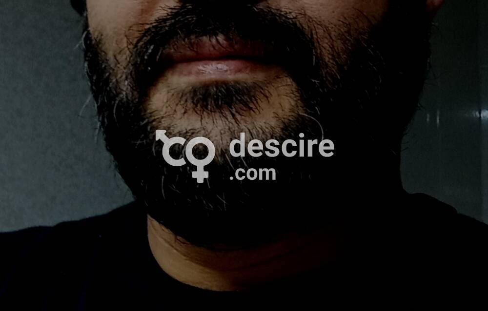 Hombre busca comer un chocho - Barcelona - España