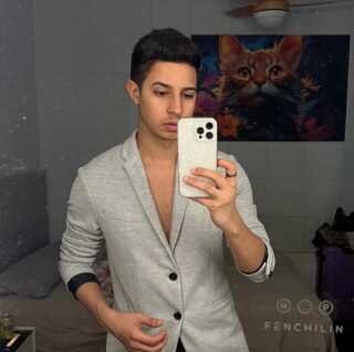 SEXY LATINO JOVEN DOTADO Y COLITA QUE FLIPAS CARI