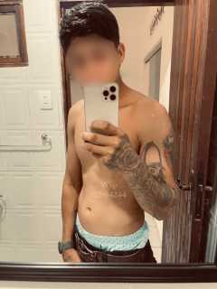 ALEJANDRO JOVEN SIMPATICO TATUADO VERGON CON LUGAR DISCRETO SCZ