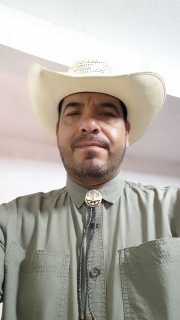 Activo Maduro de 40 años ofrezco sexo por dinero