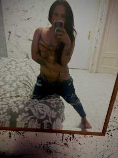 FEMENINA VERSÁTIL Y SIEMPRE CON EL RABO DURO