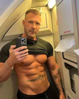 Elite Ease Massage I Can  be top and bottom.