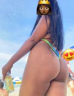 Una morena extrovertida