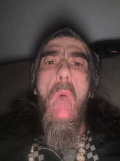 Marginal tattoo artist, devoted Shagger